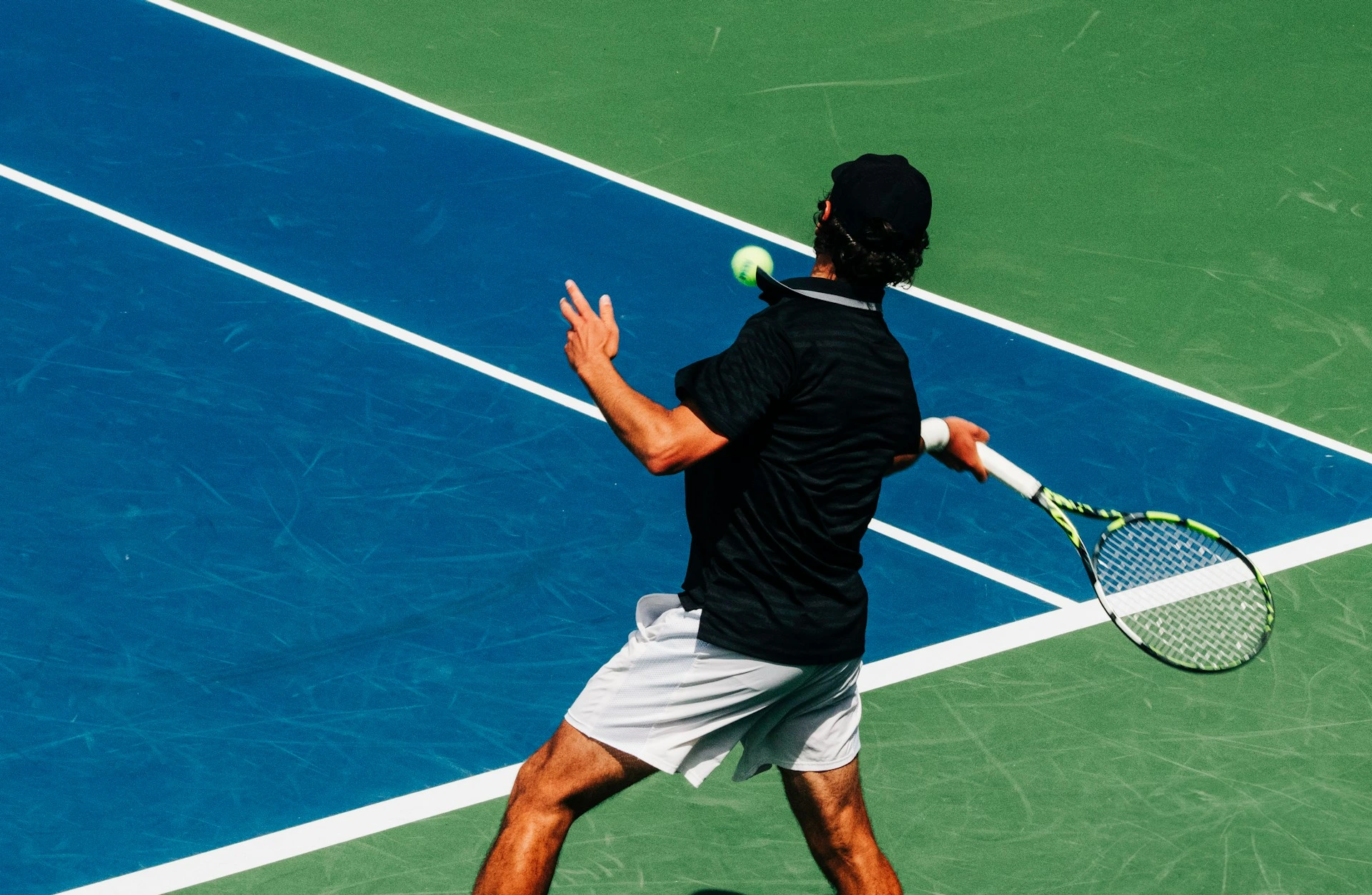 Joueur de tennis outsider