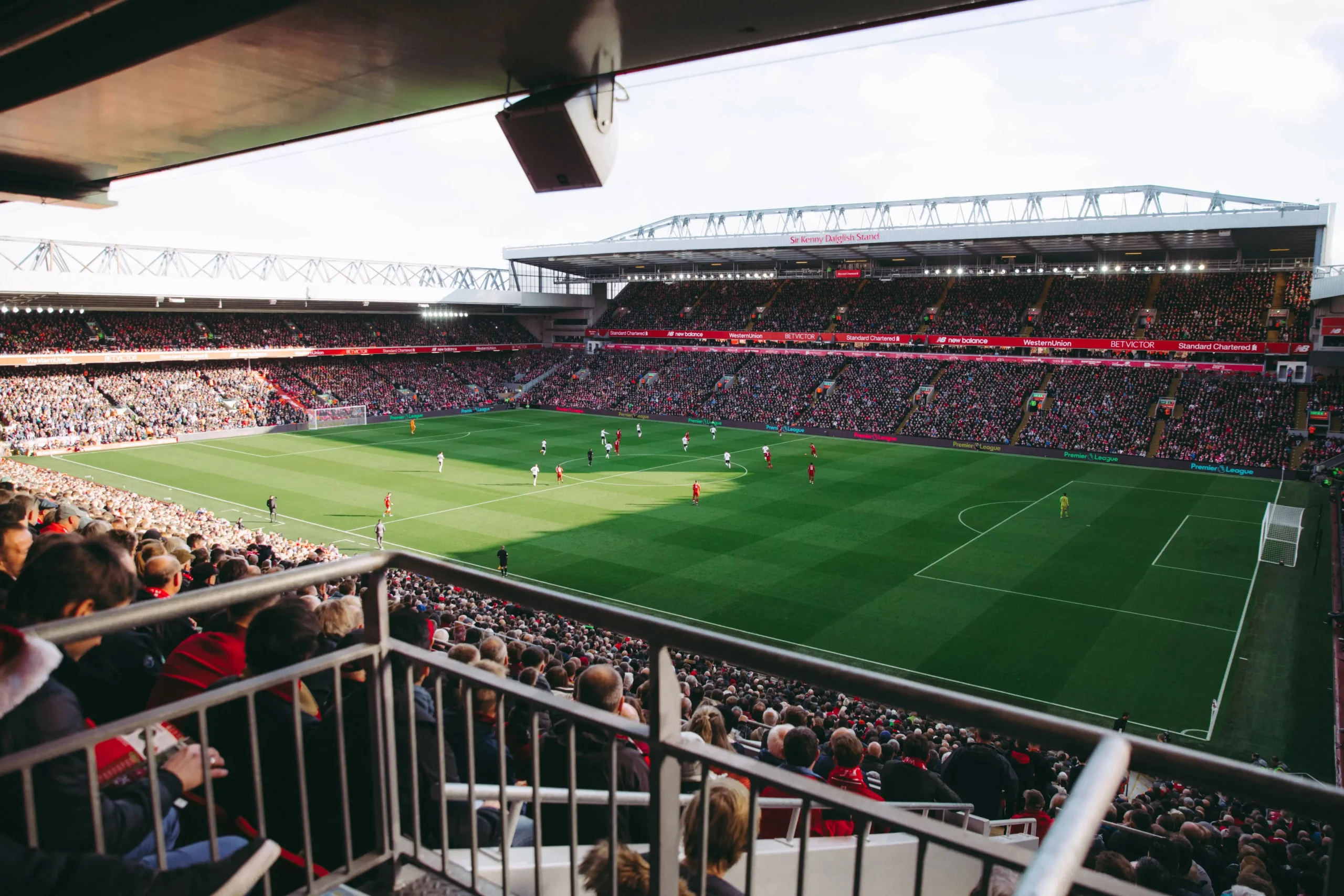 Stade football anglais plein et vibrant